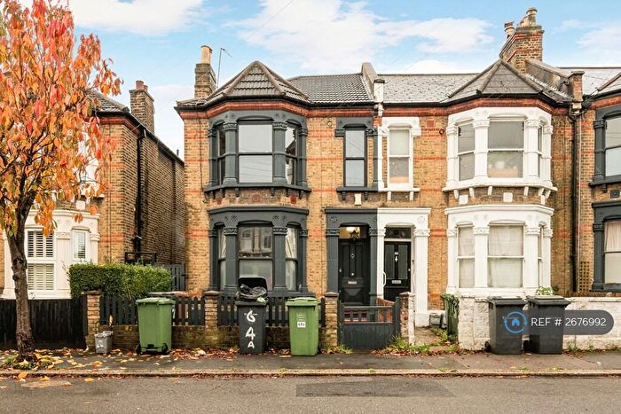 3 Bedroom Flat To Rent In Whitbread Road, London, SE4
