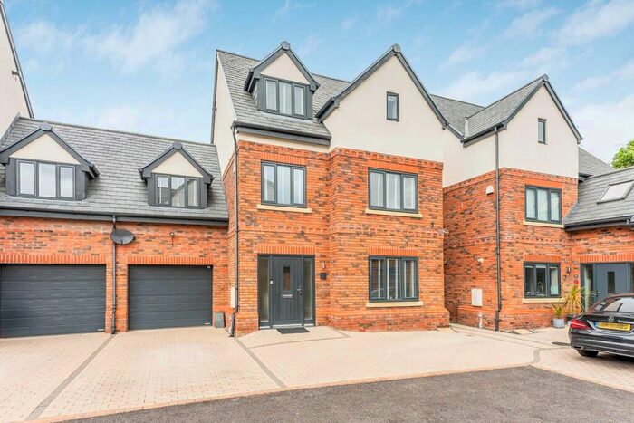 5 Bedroom Link Detached House For Sale In Vyner Croft, Prenton, CH43