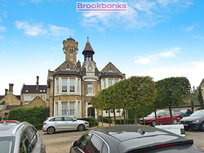 3 Bedroom Maisonette For Sale In Chapel Drive, Dartford, DA2