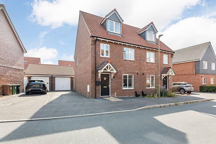 3 Bedroom Semi-Detached House For Sale In Falcon Drive, Didcot, OX11