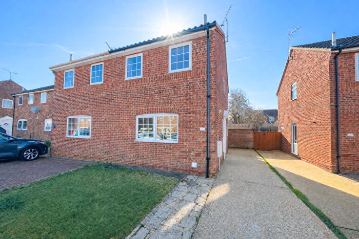 2 Bedroom Semi Detached House To Rent In Buzzard Road, Luton, LU4