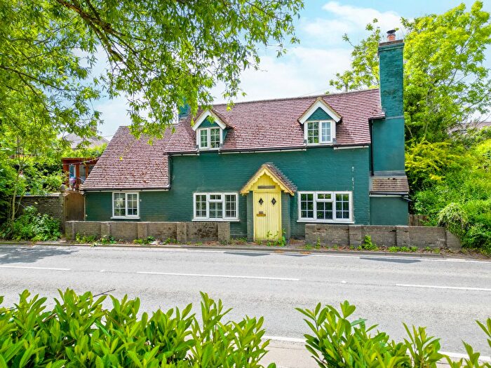 3 Bedroom Detached House For Sale In Tring Road, Northchurch, Berkhamsted, HP4