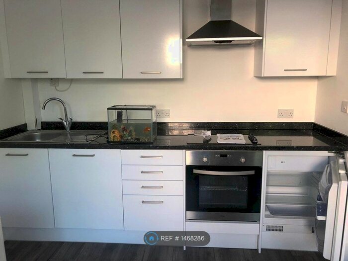 1 Bedroom Flat To Rent In Harpsfield Broadway, Hatfield, AL10