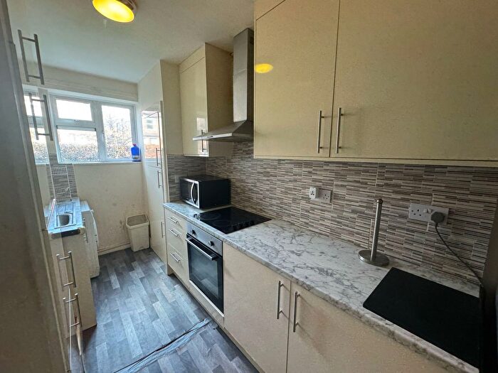 2 Bedroom Flat To Rent In Broughton Road, London, W13