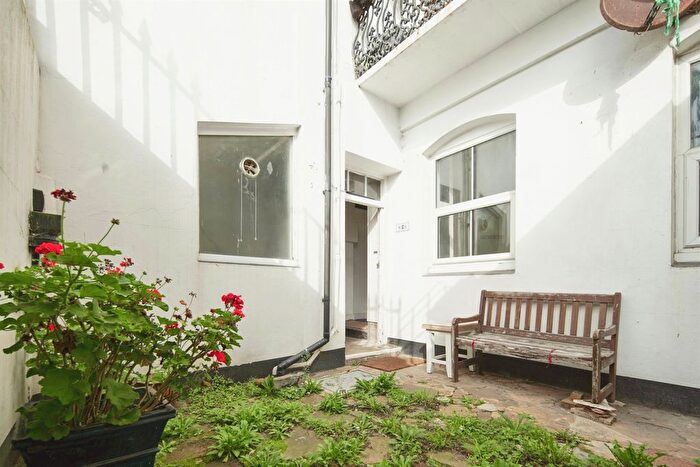 2 Bedroom Flat For Sale In Marina, St. Leonards-On-Sea, TN38