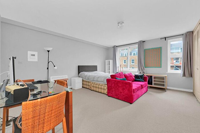 Flat To Rent In Oakley Square, Camden Town, NW1