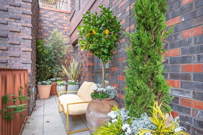 3 Bedroom Flat For Sale In Grand Union, Alperton, HA0