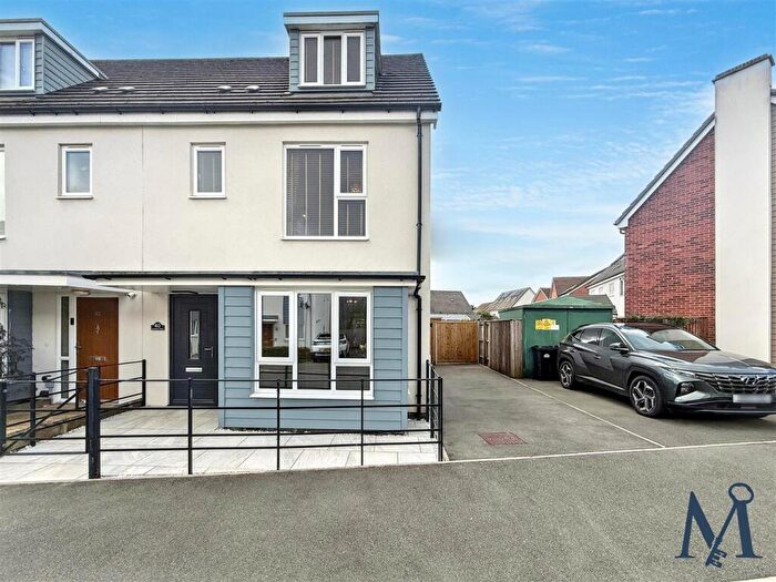 4 Bedroom Semi-Detached House For Sale In Buckthorn Road, Coalville, LE67