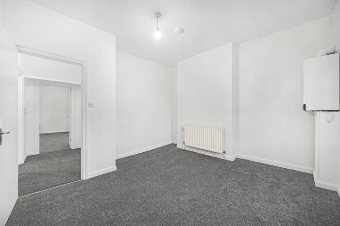 1 Bedroom Flat To Rent In Lower Clapton Road (), Flat, Hackney, E5