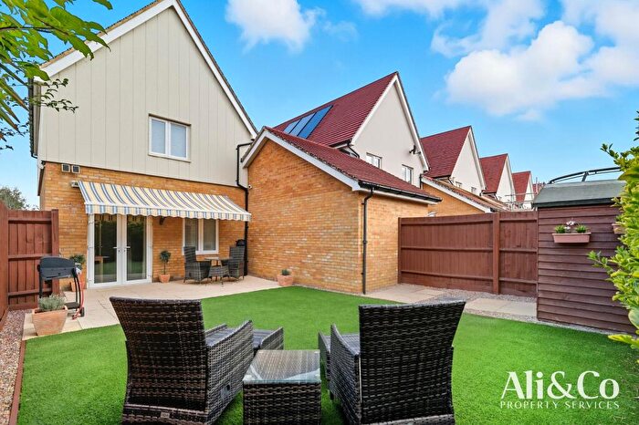 2 Bedroom Detached House For Sale In Woodside Close, Grays, RM16