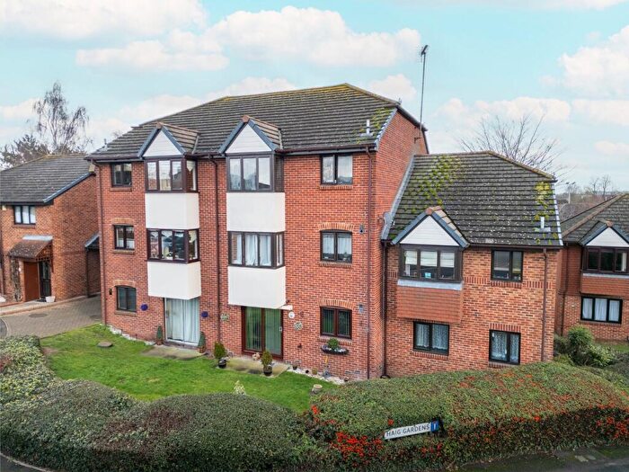 2 Bedroom Flat For Sale In Haig Gardens, Gravesend, Kent, DA12