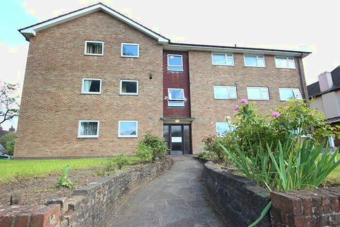 2 Bedroom Flat To Rent In Tandridge Court, Sutton, SM2
