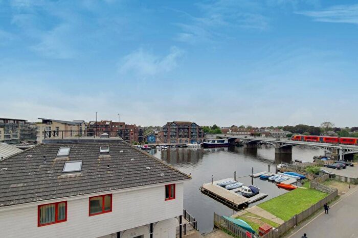 1 Bedroom Flat For Sale In Water Lane, Kingston, Kingston Upon Thames, KT1