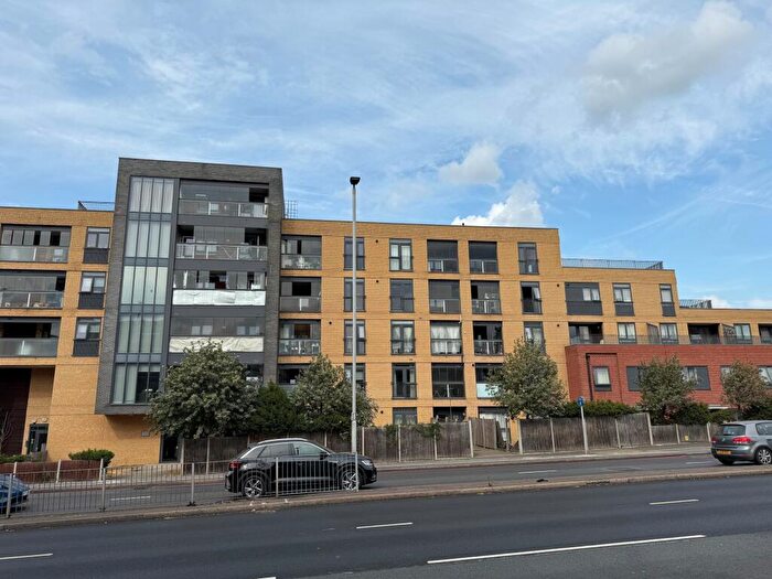 1 Bedroom Apartment To Rent In Bowes Road, Arnos Grove, N11