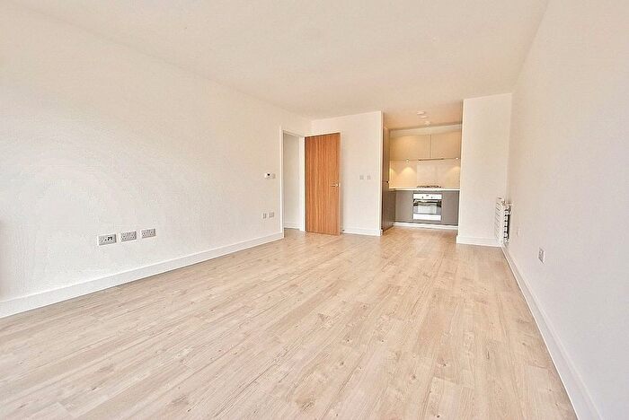 1 Bedroom Flat To Rent In Clapham Road, London, SW9