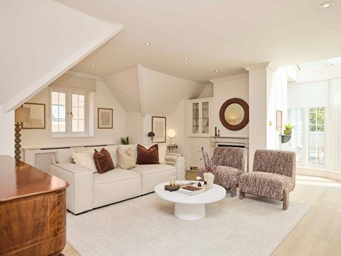 4 Bedroom Flat To Rent In Eton Avenue, London, NW3