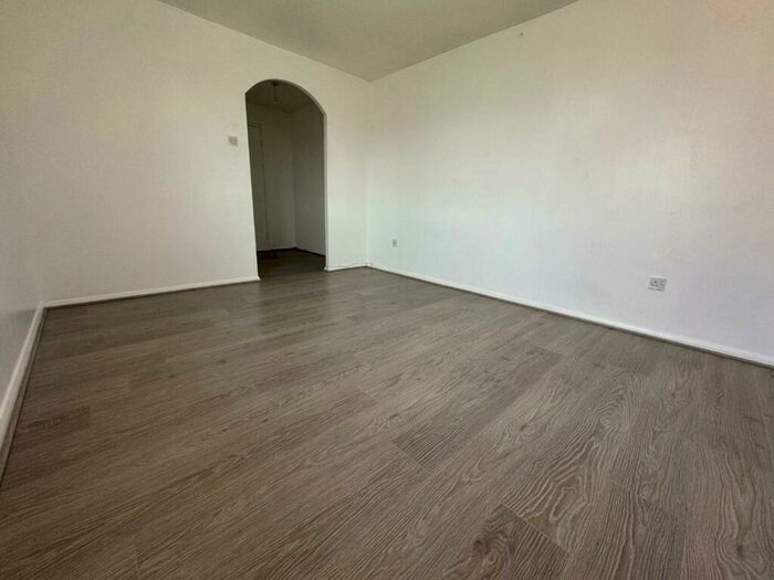 2 Bedroom Flat To Rent In Streamside Close, London, N9