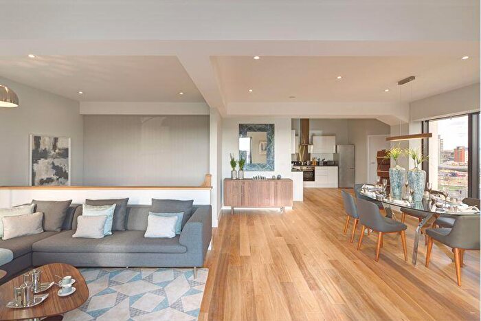 2 Bedroom Apartment For Sale In High Street, Slough, SL1