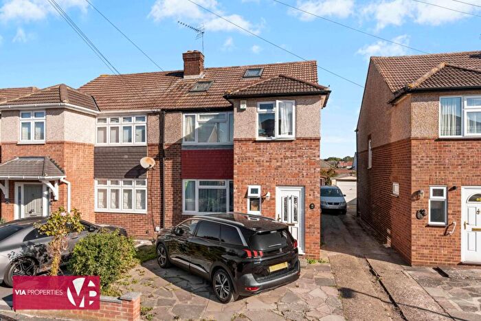 4 Bedroom Semi-Detached House For Sale In Long Moor, Cheshunt, EN8