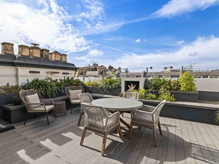 4 Bedroom Flat To Rent In De Vere Gardens, London, W8