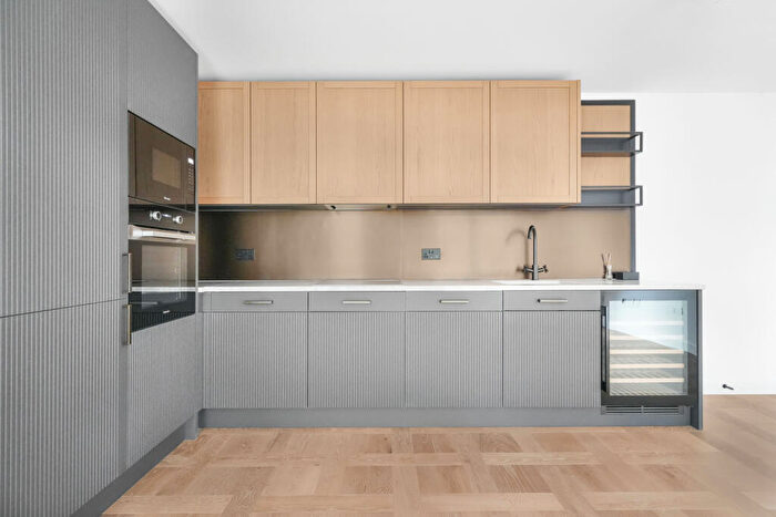 2 Bedroom Flat To Rent In Merino Gardens, Wapping, E1W