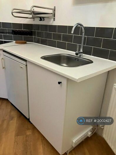 Studio To Rent In First Floor, Bristol, BS8 - Photo 3