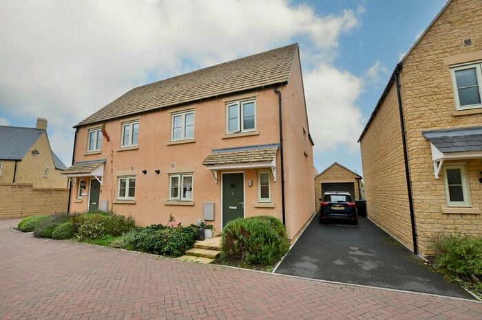 3 Bedroom Semi-Detached House For Sale In Daphne Jones Close, Fairford, GL7