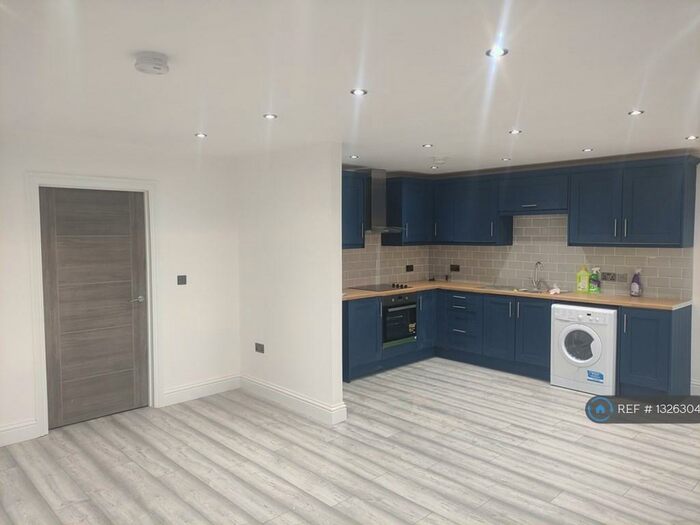 2 Bedroom Flat To Rent In The Shires, Luton, LU2