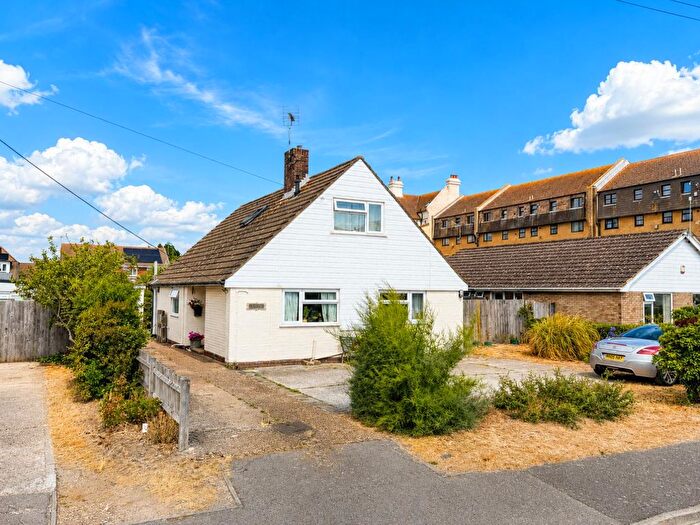 4 Bedroom Chalet For Sale In Victoria Road, Littlestone, New Romney, TN28