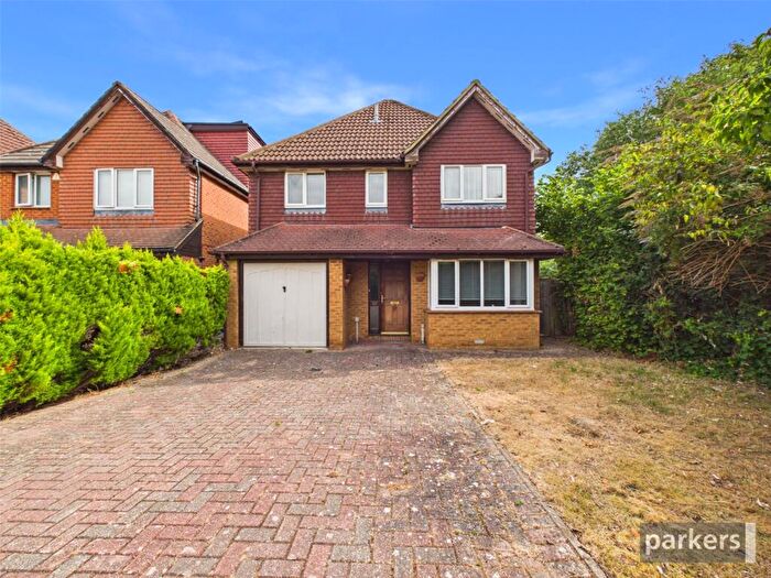 4 Bedroom Detached House For Sale In Hubbard Close, Twyford, Reading, Berkshire, RG10