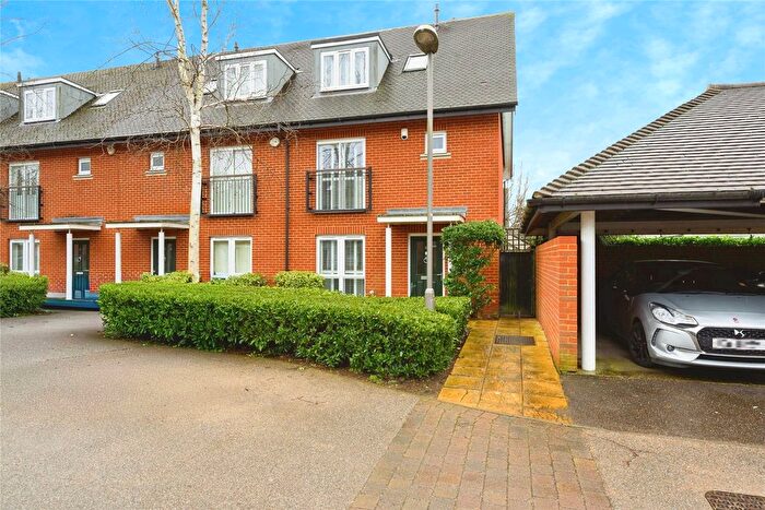 3 Bedroom End Terrace House For Sale In Mockford Mews, Redhill, Surrey, RH1