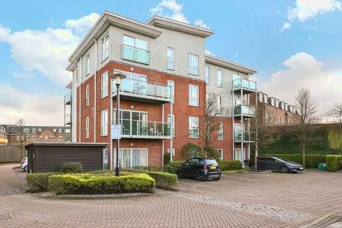 1 Bedroom Flat To Rent In Hempson Court, St. Johns Close, Tunbridge Wells, Kent, TN4