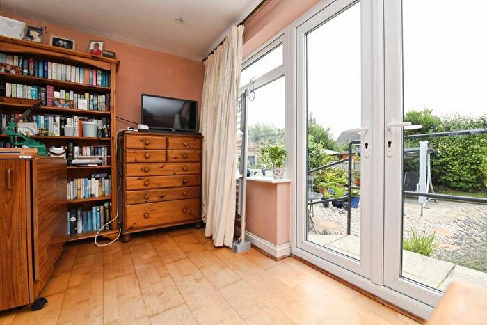 2 Bedroom Bungalow For Sale In Winbrook Close, Rayleigh, Essex, SS6