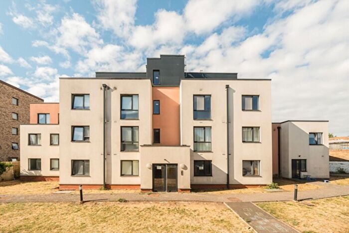 2 Bedroom Flat To Rent In Cambridge Road, Kingston Upon Thames, KT1