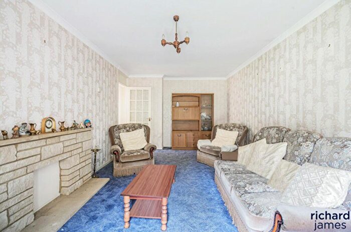 2 Bedroom Detached Bungalow For Sale In Ashburnham Close, Freshbrook, Swindon, SN5