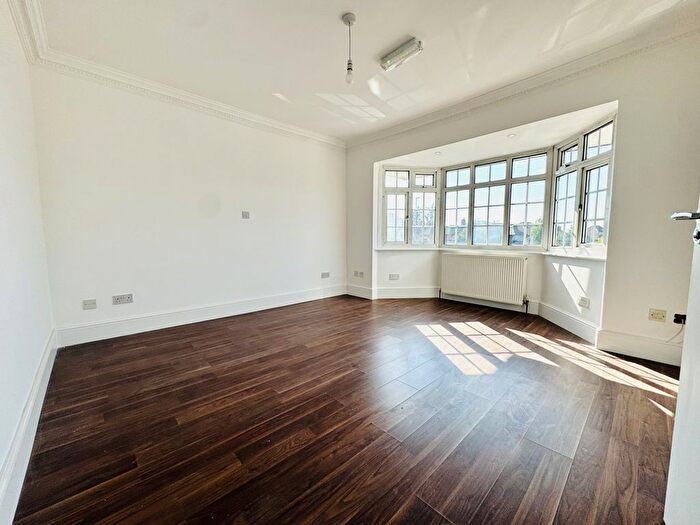 4 Bedroom Detached House To Rent In The Vale, Golders Green, NW11