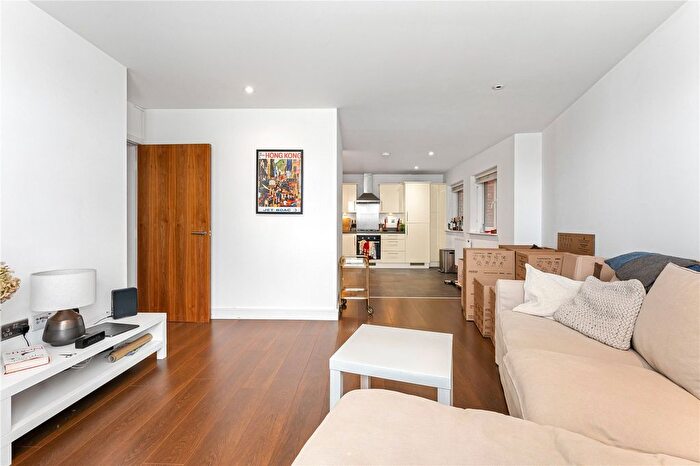 2 Bedroom Flat For Sale In Lansdowne Drive, Hackney, London, E8