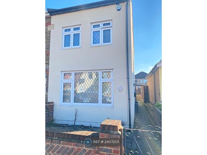 3 Bedroom Semi-Detached House To Rent In Wolseley Road, Romford, RM7