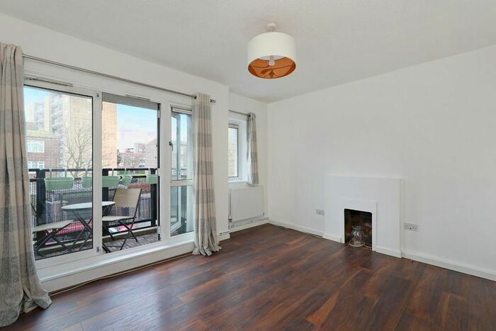 3 Bedroom Flat To Rent In Denmark Road, London, SE5