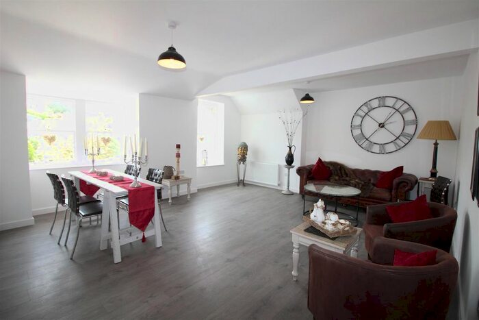 3 Bedroom Flat To Rent In Runnacleave Road, Ilfracombe EX34