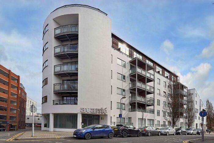 2 Bedroom Flat To Rent In The Bittoms, Kingston Upon Thames, KT1