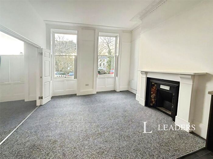 2 Bedroom Flat To Rent In High Street, Cheltenham, Gloucestershire, GL52