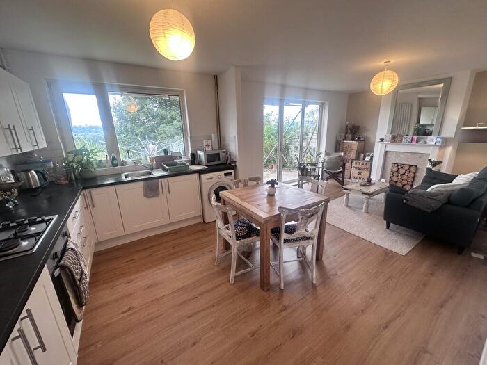 3 Bedroom House To Rent In Greenfield Crescent, Llansamlet, SA7