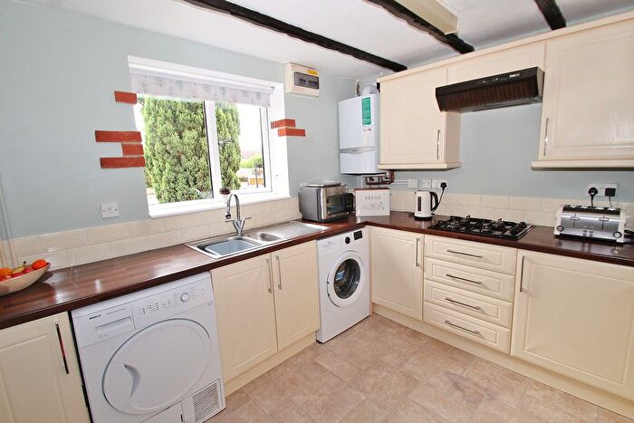 3 Bedroom End Terrace House For Sale In Ralegh Crescent, Witney, OX28