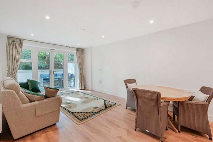 2 Bedroom Flat For Sale In Eden Place, Oxted, RH8