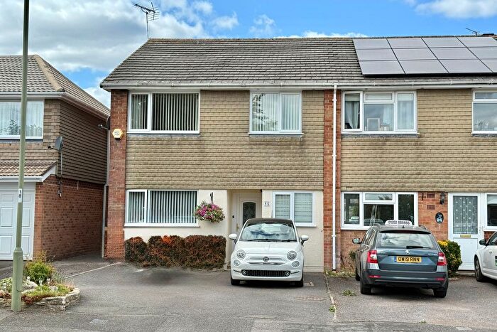 3 Bedroom Semi Detached House For Sale In Hightown Gardens, Ringwood, BH24