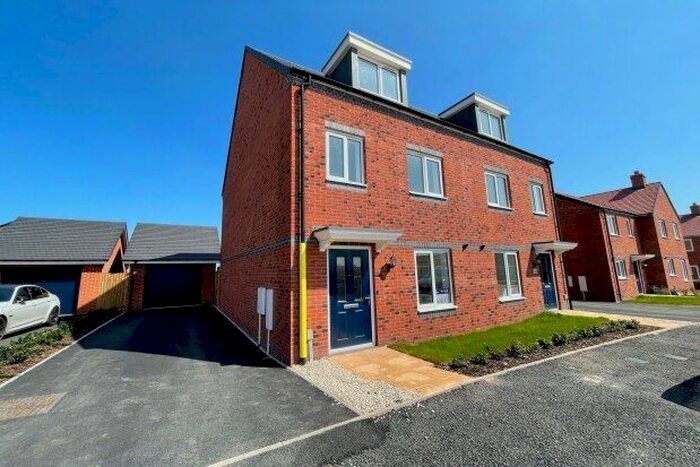3 Bedroom Town House To Rent In Insley Avenue, Lichfield, WS14