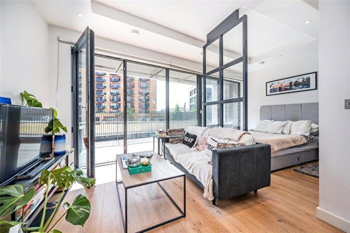 Apartment To Rent In Corson House, City Island Way, London, Greater London, E14