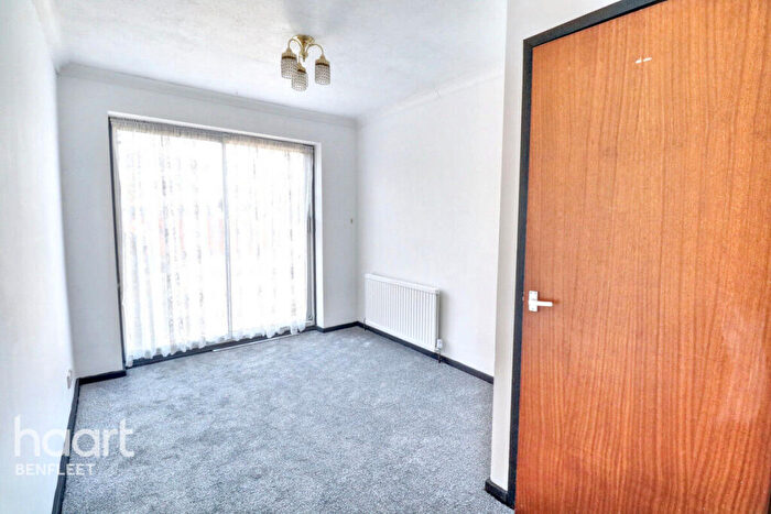 2 Bedroom Detached Bungalow For Sale In New Road, Canvey Island, SS8