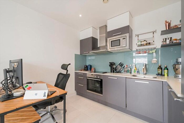 1 Bedroom Flat To Rent In Richmond Road, London Fields, E8